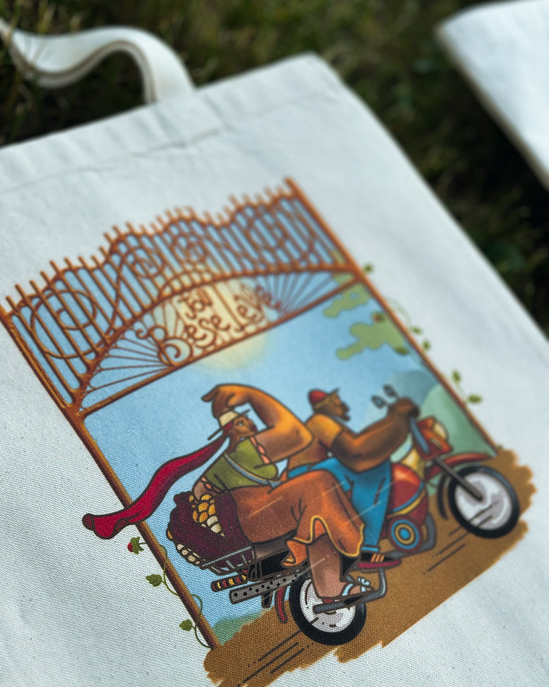 Jumbo Bese Leve Tote Bag